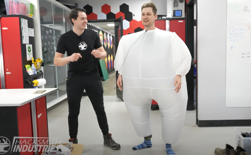 За мотивами "Дюни": YouTube-блогери виготовили спеціальний костюм для збирання рідини з тіла